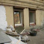 Одно окно заложили и установили новые окна.