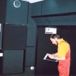 Бригадир читает проект. Он это умеет.
