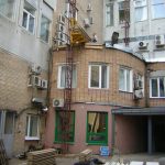 Подъём панелей на 5 этаж. Два человека поднимают за 1 день.