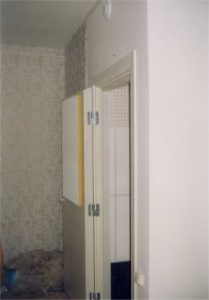 В кабине установлена акустическая дверь со звукоизоляцией 40 дБ