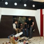 Аудиостоповцы в перриод пассивного досуга на окне из шумого ателье в аппаратную