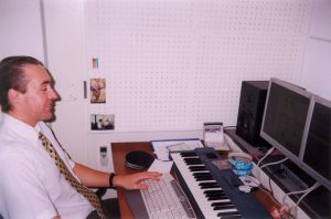 Осчастливленный акустической отделкой - звукорежиссер Олег.